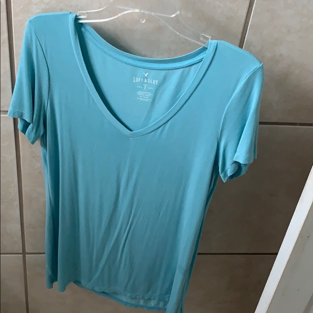 American Eagle V neck t-shirt